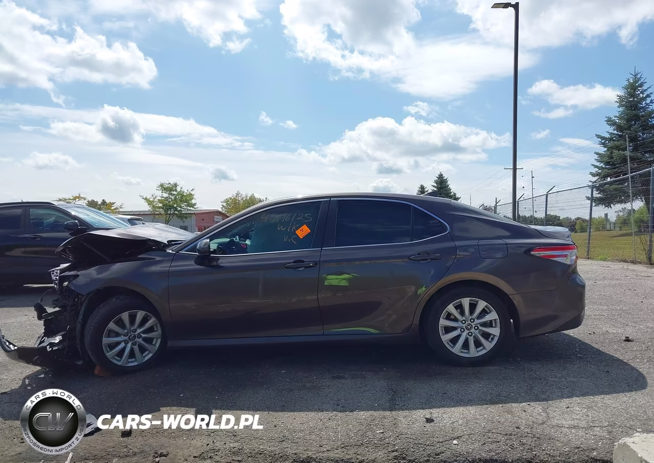 2020 Toyota Camry Le VIN:4T1C11AK2LU859955 - 14