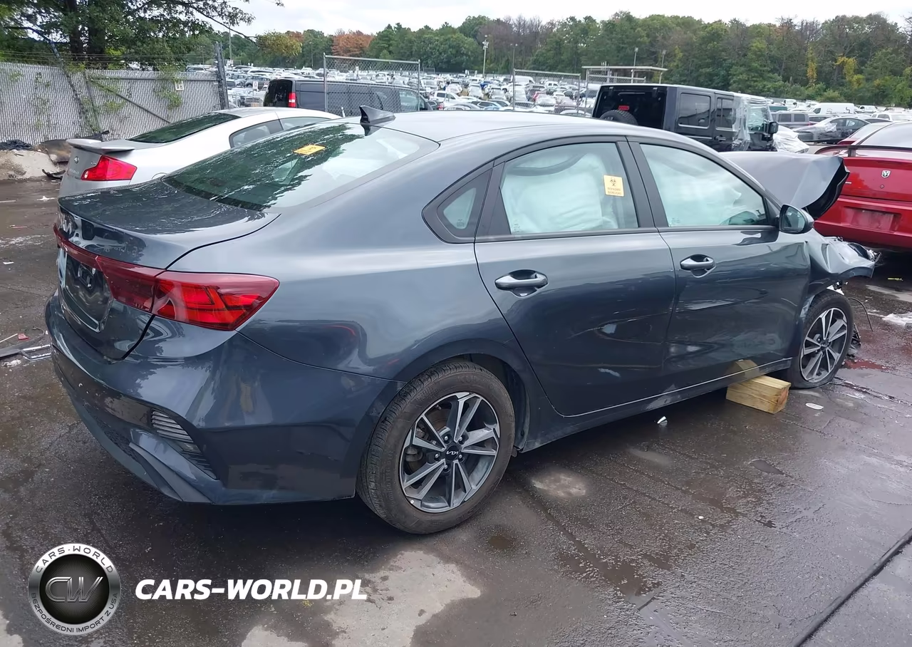 2023 Kia Forte Lxs VIN:3KPF24AD2PE642878 - 4