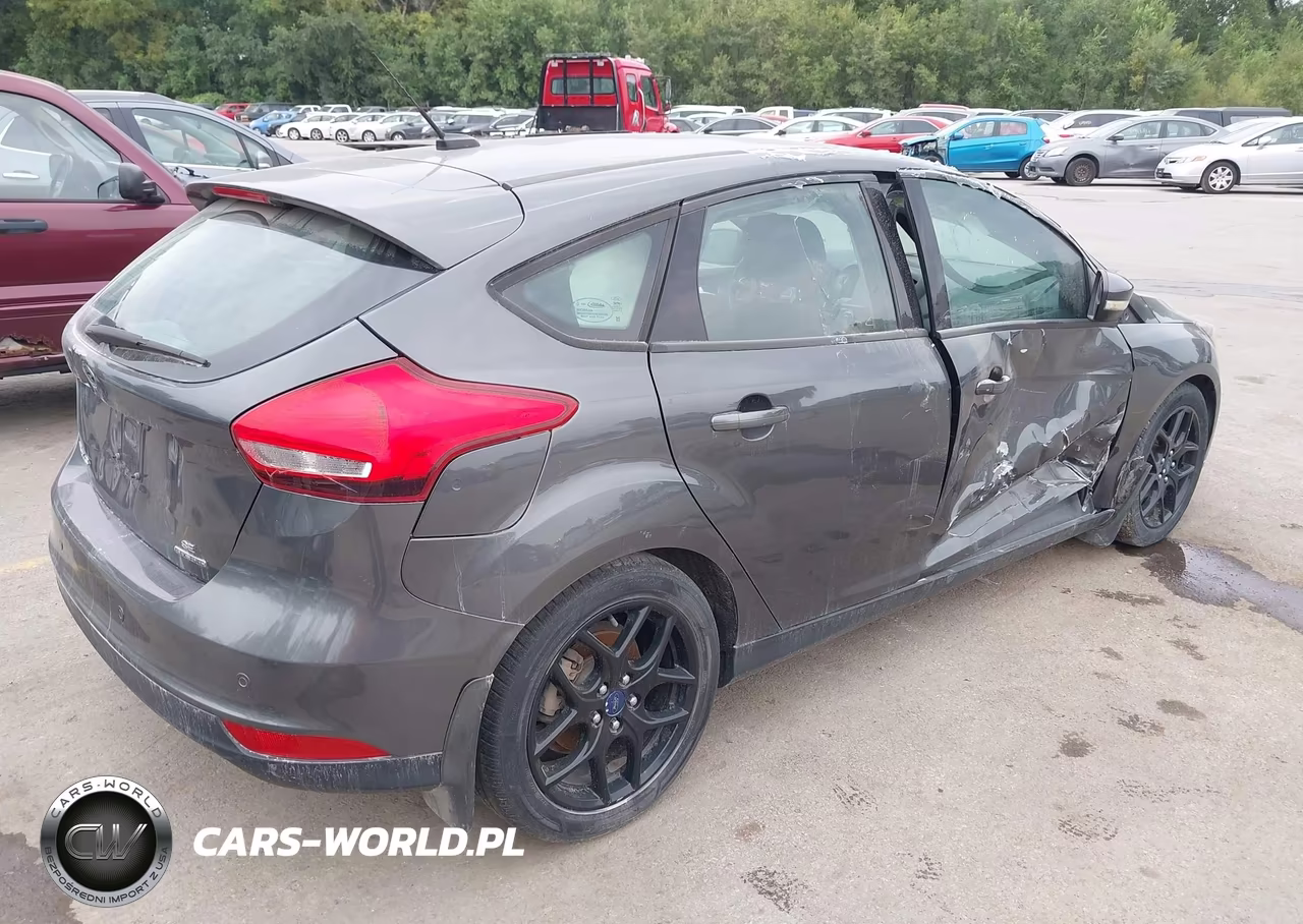 2016 Ford Focus Se VIN:1FADP3K20GL288968 - 4