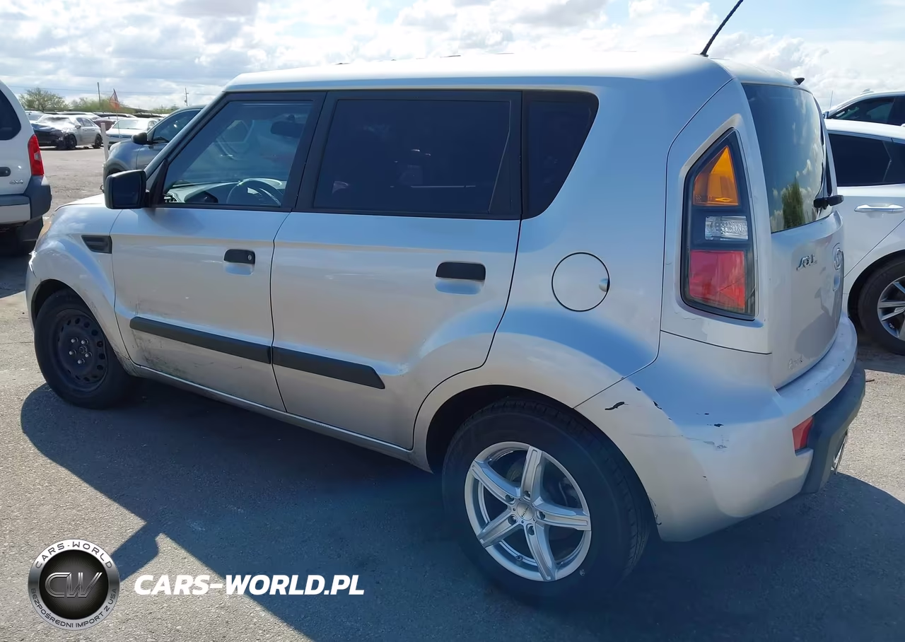 2010 Kia Soul VIN:KNDJT2A18A7137095 - 3