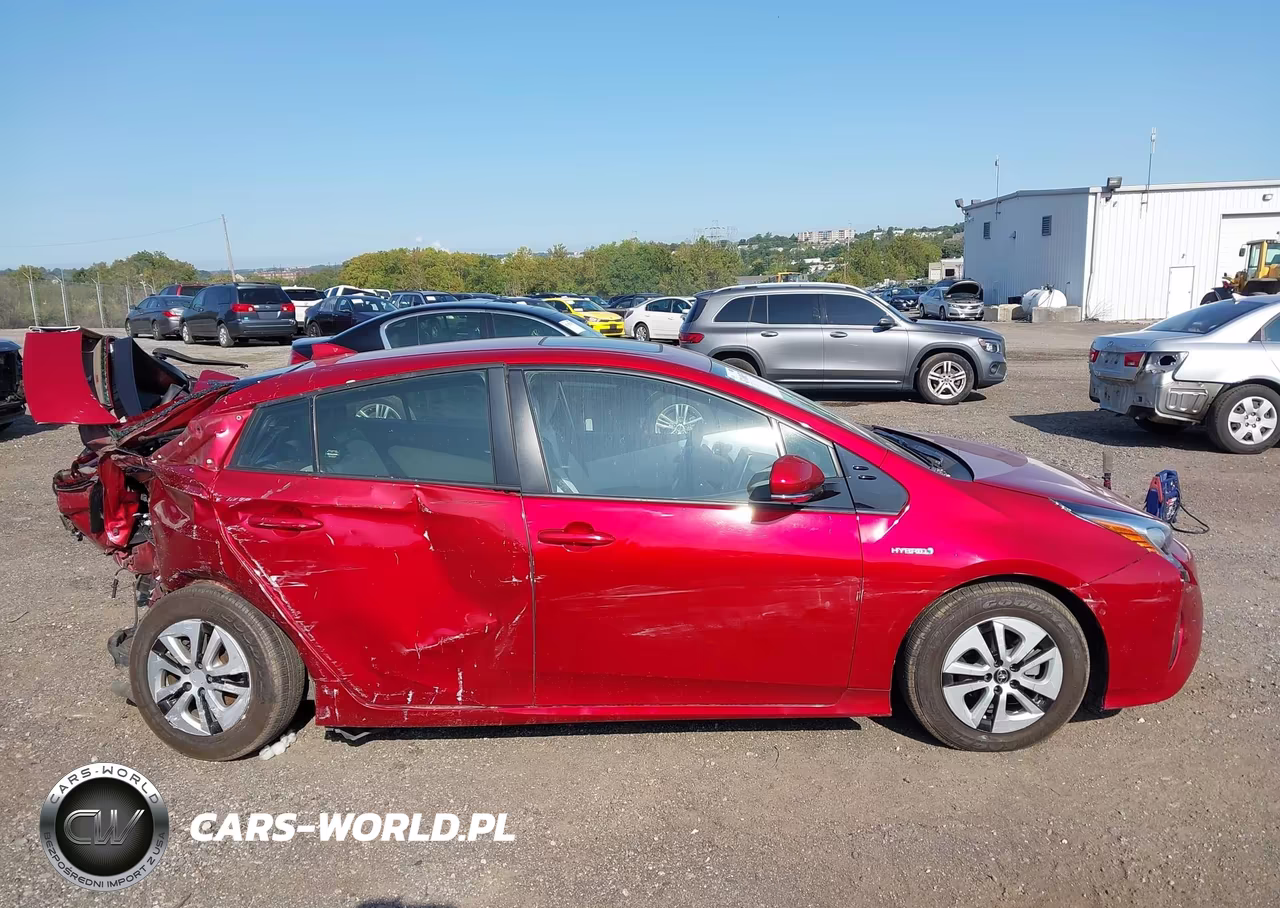 2018 Toyota Prius Four VIN:JTDKARFU9J3063585 - 13