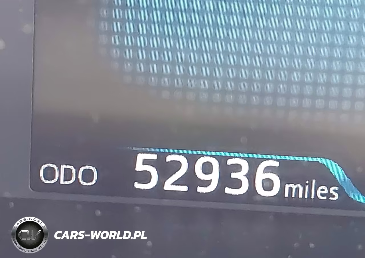 2018 Toyota Prius Four VIN:JTDKARFU9J3063585 - 15