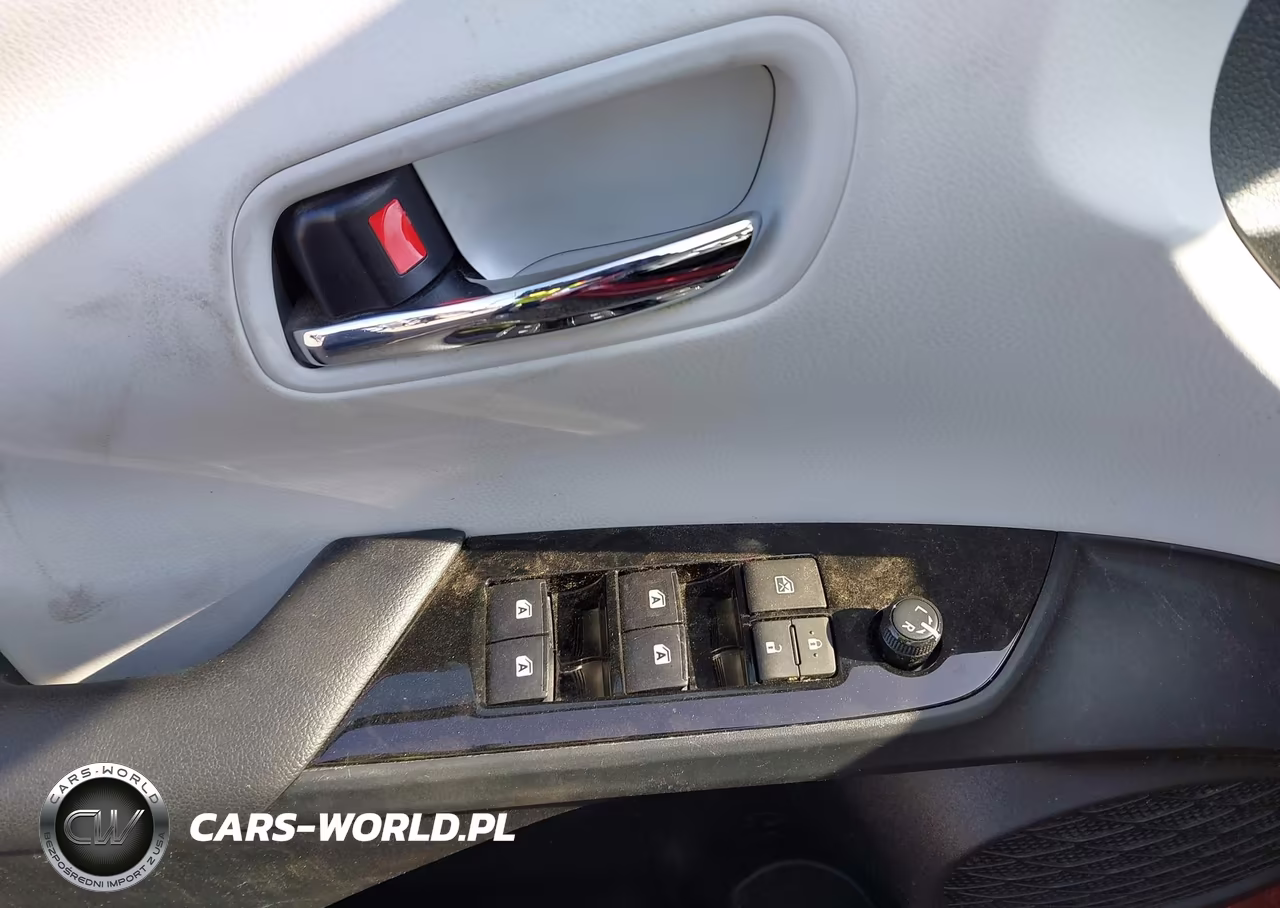 2018 Toyota Prius Four VIN:JTDKARFU9J3063585 - 19