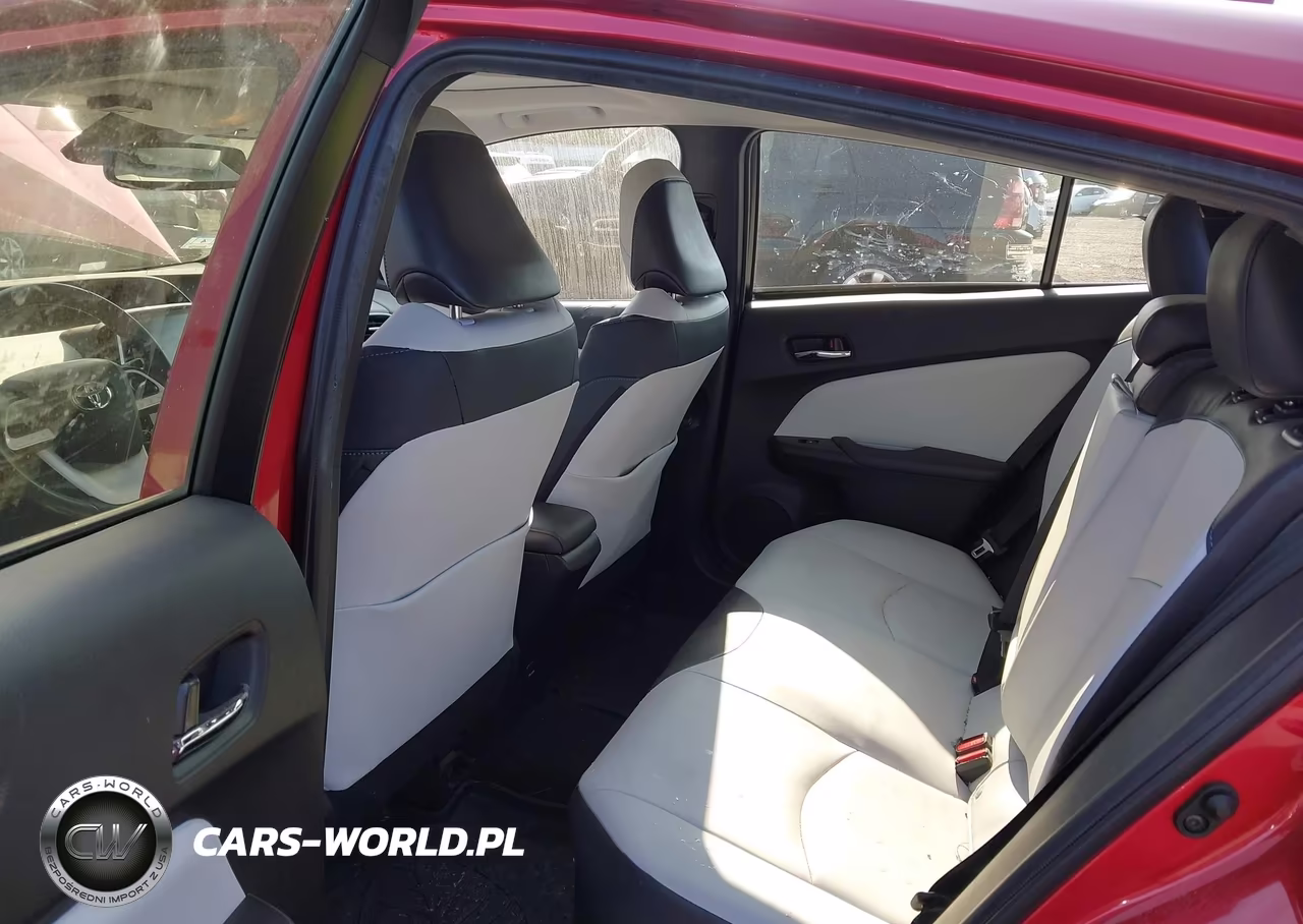 2018 Toyota Prius Four VIN:JTDKARFU9J3063585 - 21