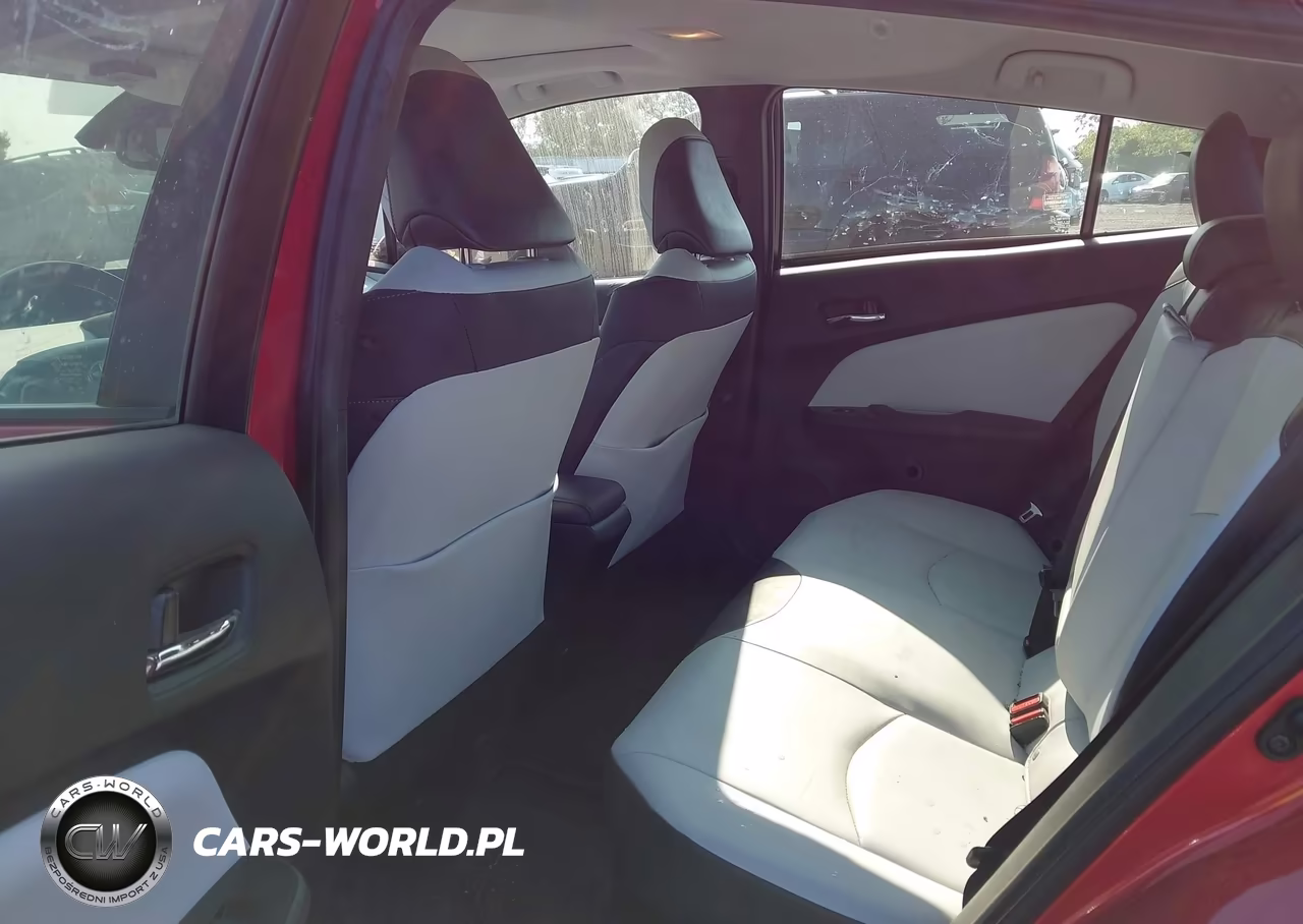 2018 Toyota Prius Four VIN:JTDKARFU9J3063585 - 8