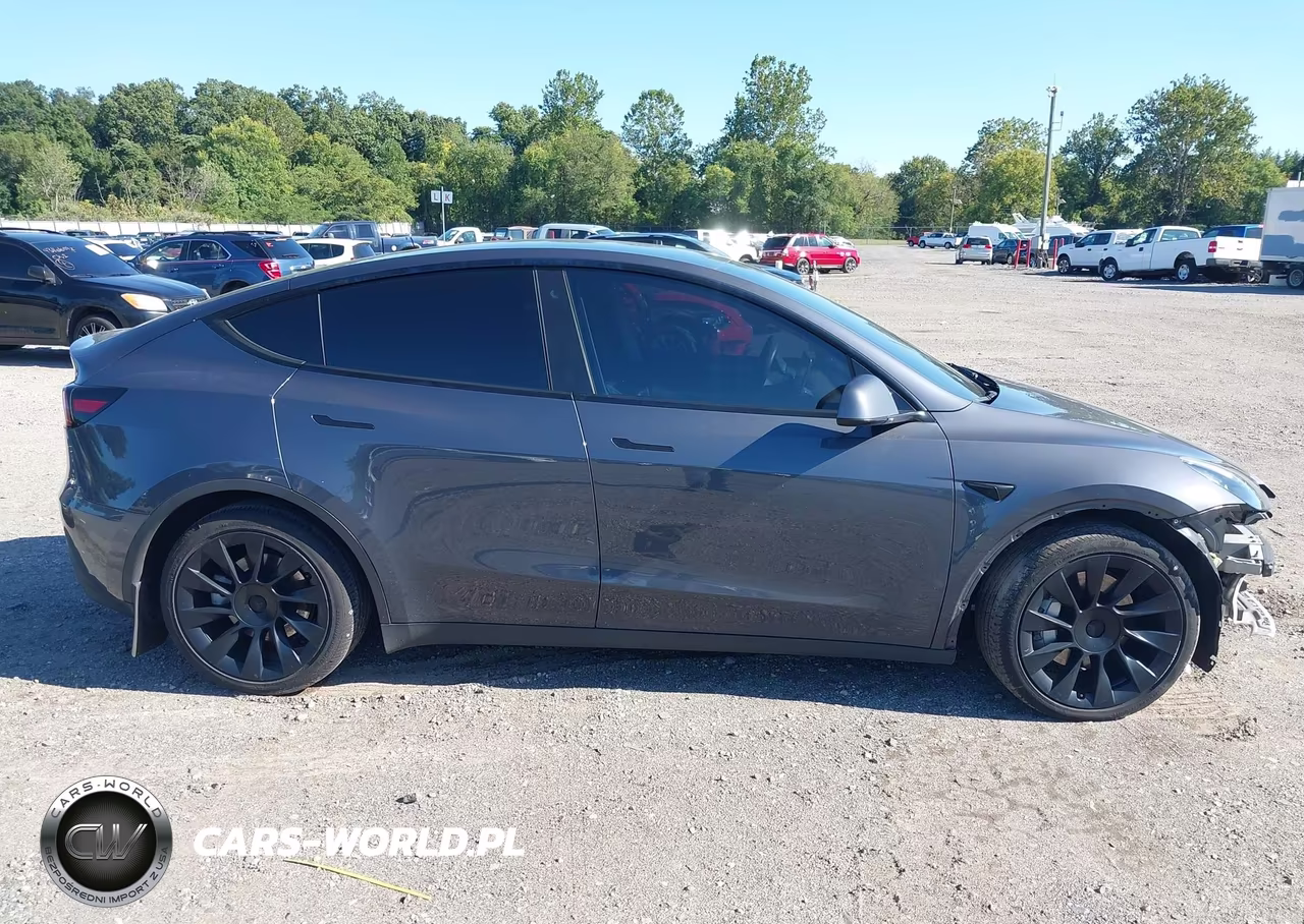 2023 Tesla Model Y VIN:7SAYGAEE0PF606695 - 13