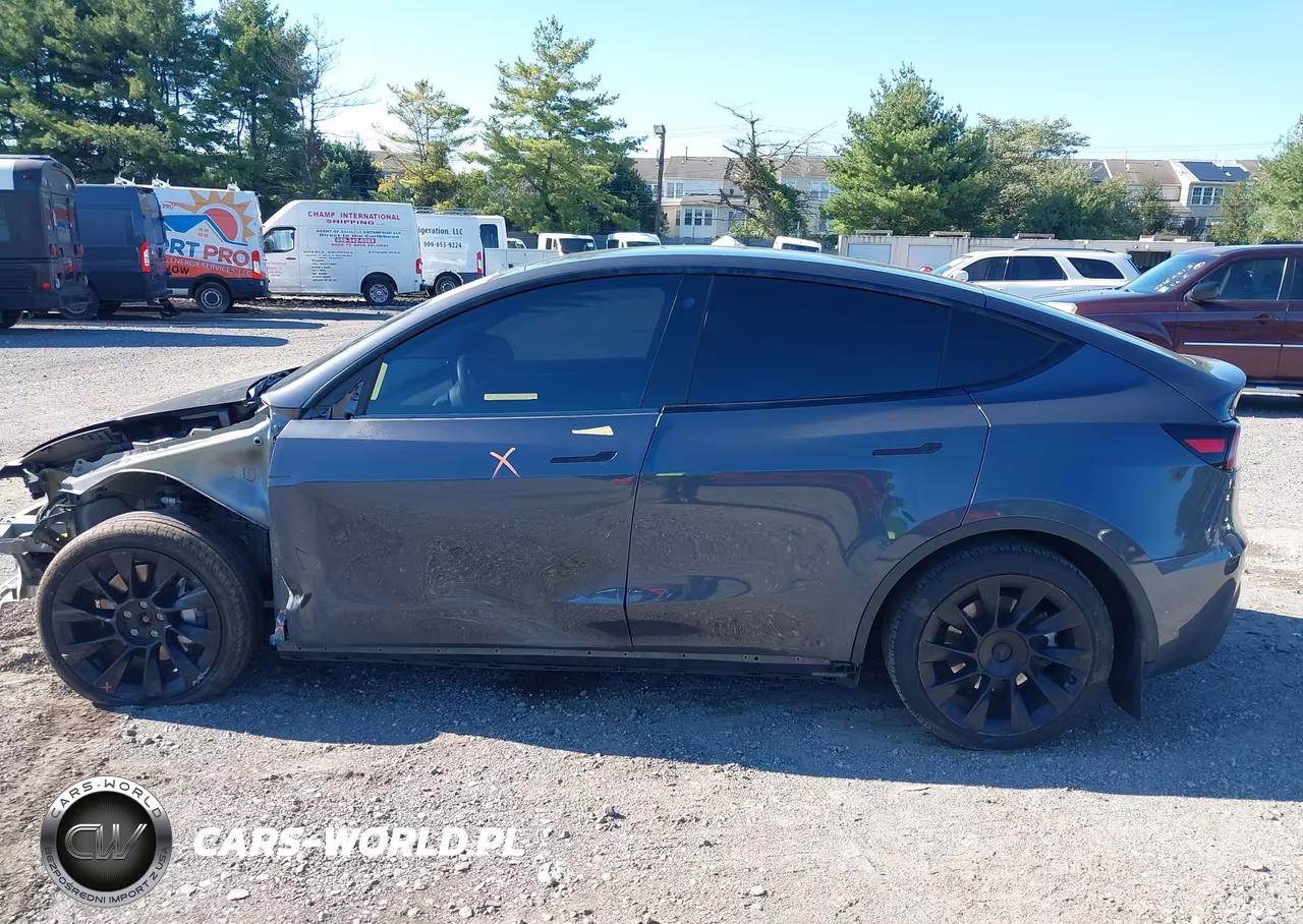 2023 Tesla Model Y VIN:7SAYGAEE0PF606695 - 14