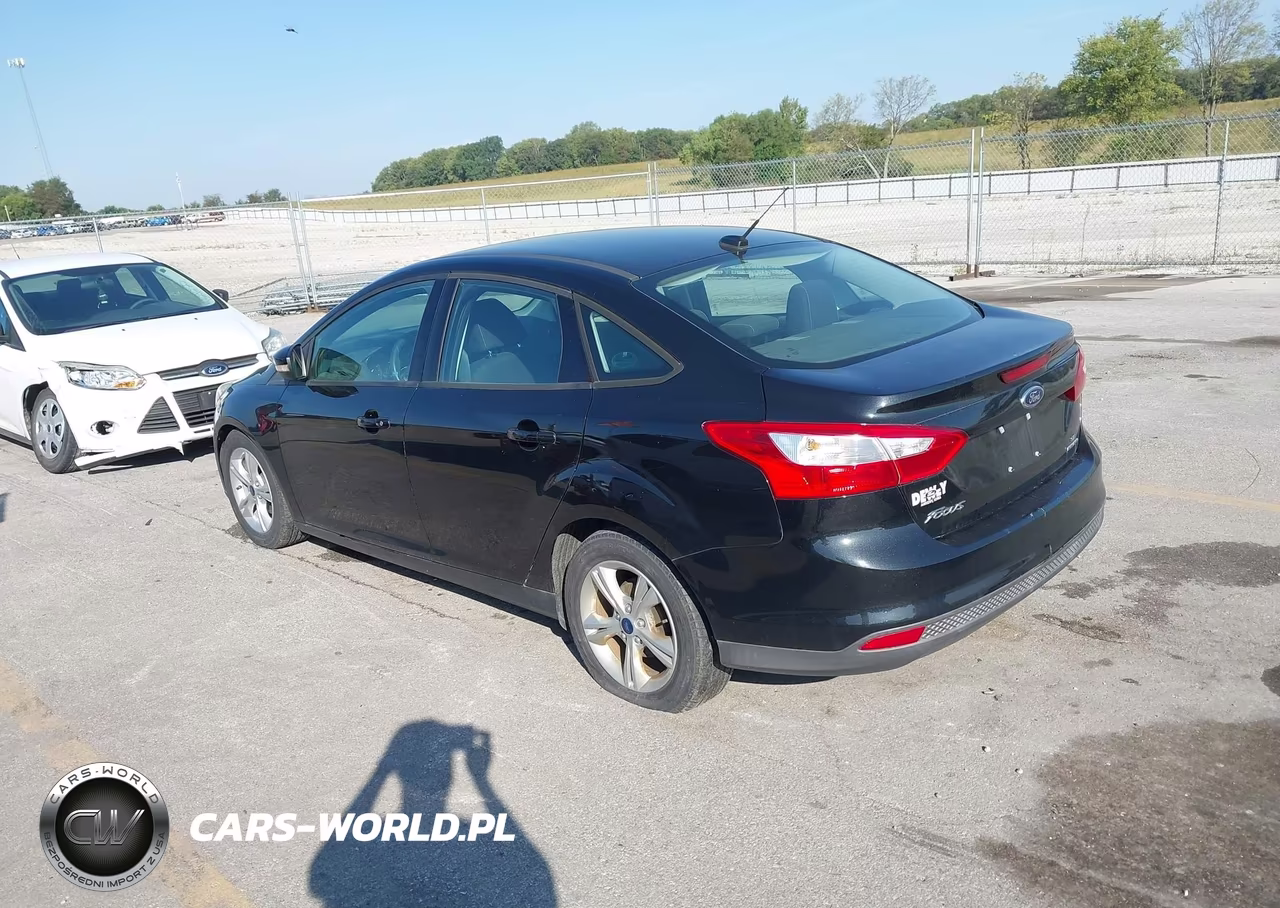 2014 Ford Focus Se VIN:1FADP3F22EL341130 - 3