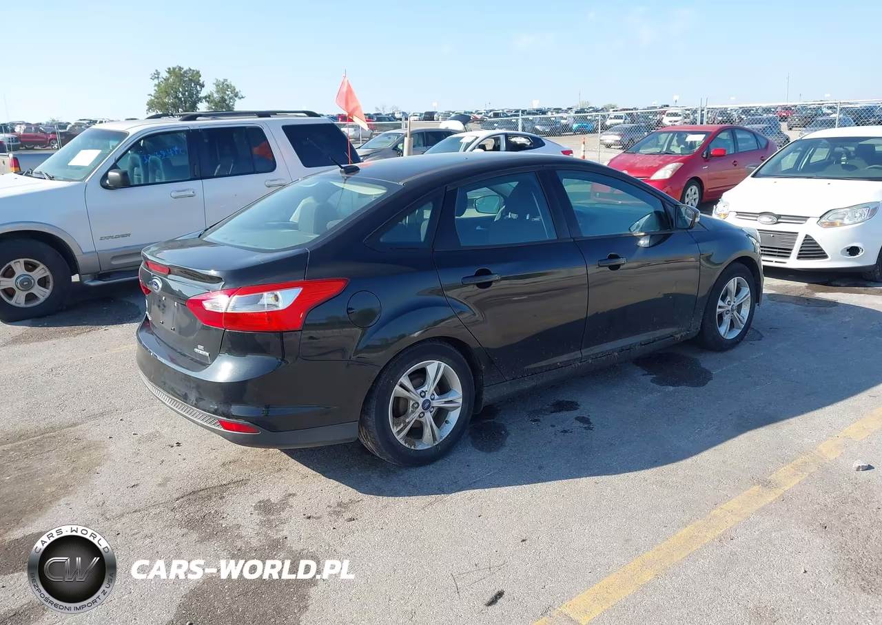 2014 Ford Focus Se VIN:1FADP3F22EL341130 - 4