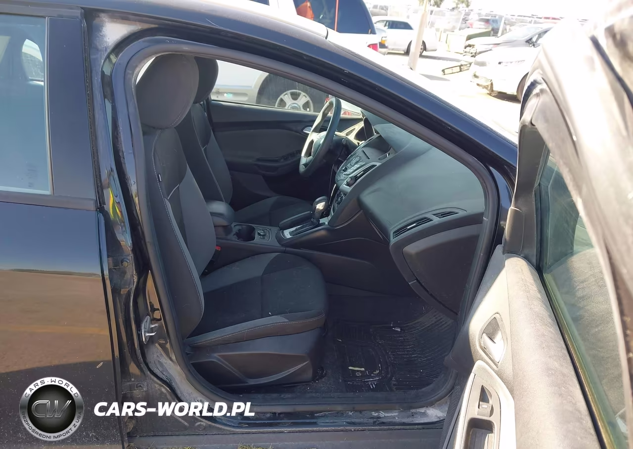 2014 Ford Focus Se VIN:1FADP3F22EL341130 - 5