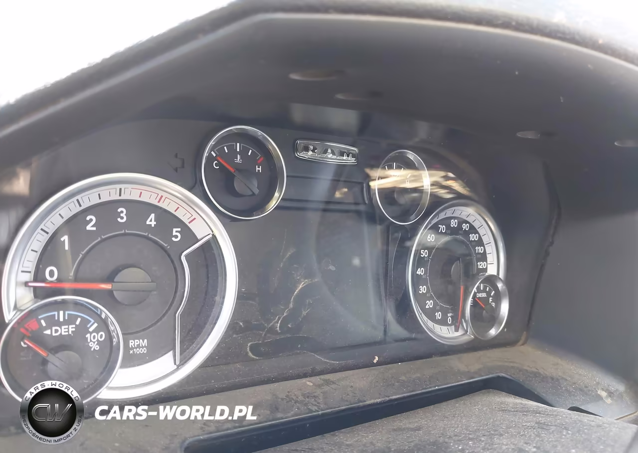 2018 Ram 3500 Laramie 4X4 8' Box VIN:3C63RRJL3JG324158 - 5