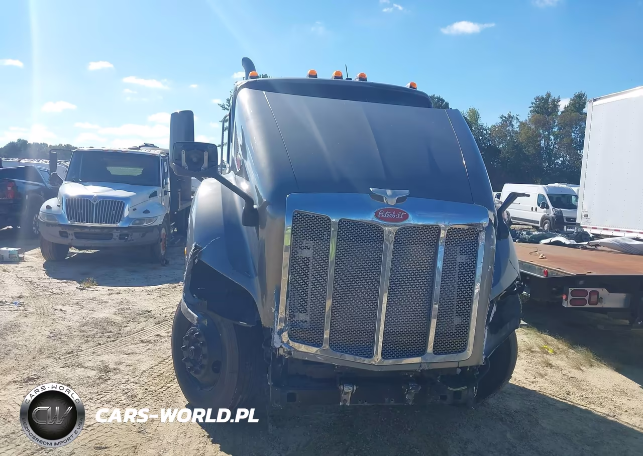 2017 Peterbilt 579 VIN:1XPBD49X6HD421065 - 12