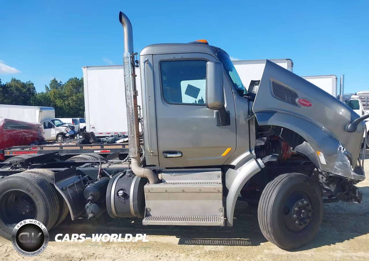 2017 Peterbilt 579 VIN:1XPBD49X6HD421065 - 13
