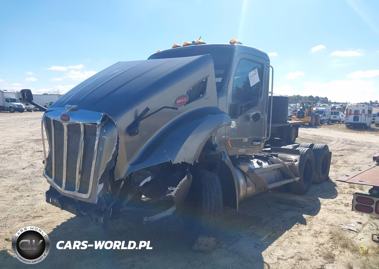 2017 Peterbilt 579 VIN:1XPBD49X6HD421065 - 2