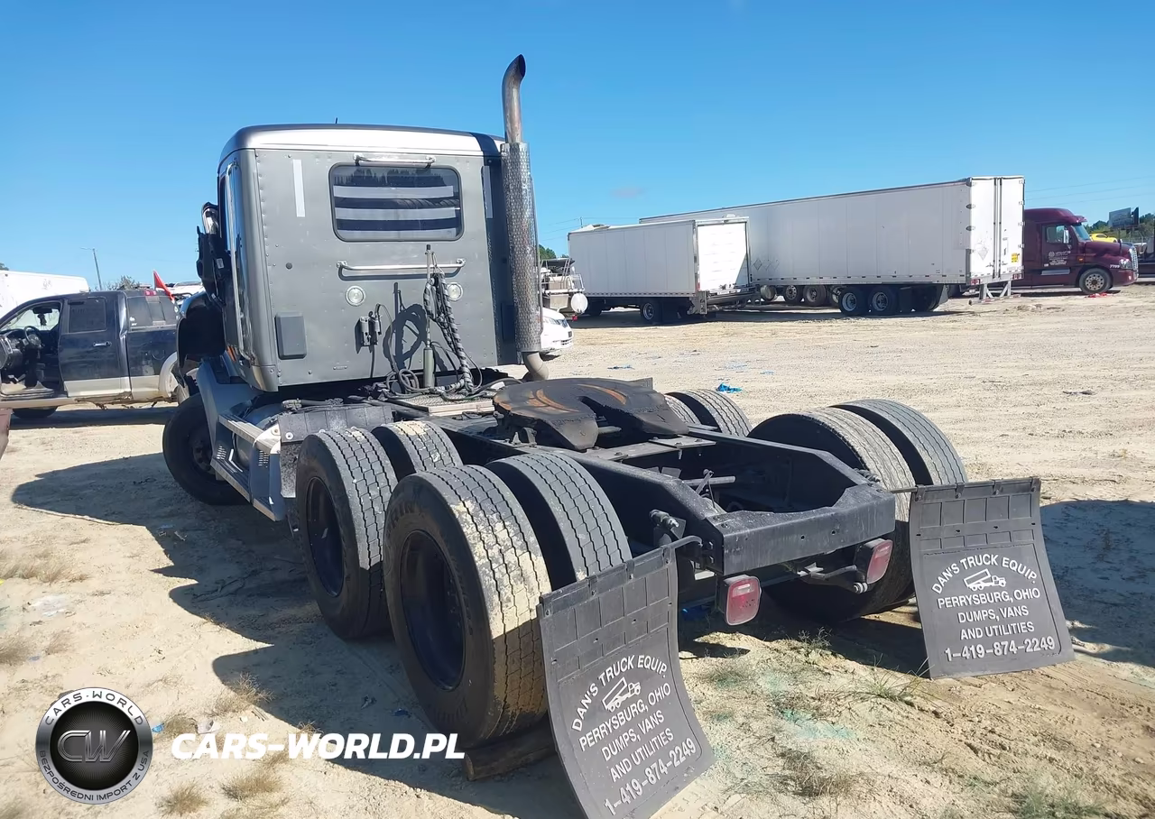 2017 Peterbilt 579 VIN:1XPBD49X6HD421065 - 3