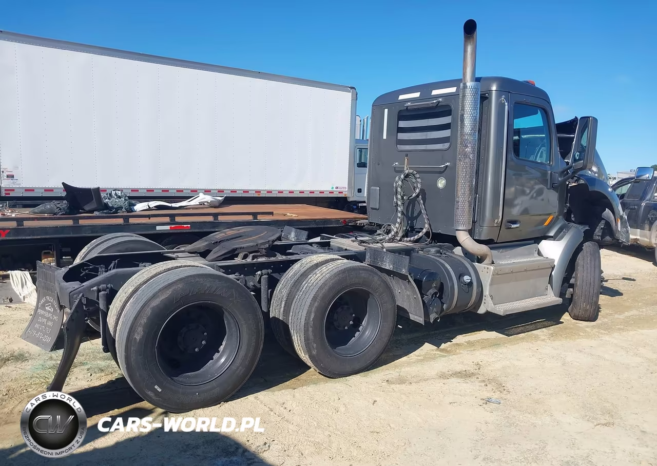 2017 Peterbilt 579 VIN:1XPBD49X6HD421065 - 4