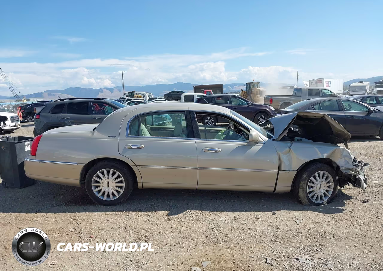 2004 Lincoln Town Car Signature VIN:1LNHM81W04Y641354 - 12