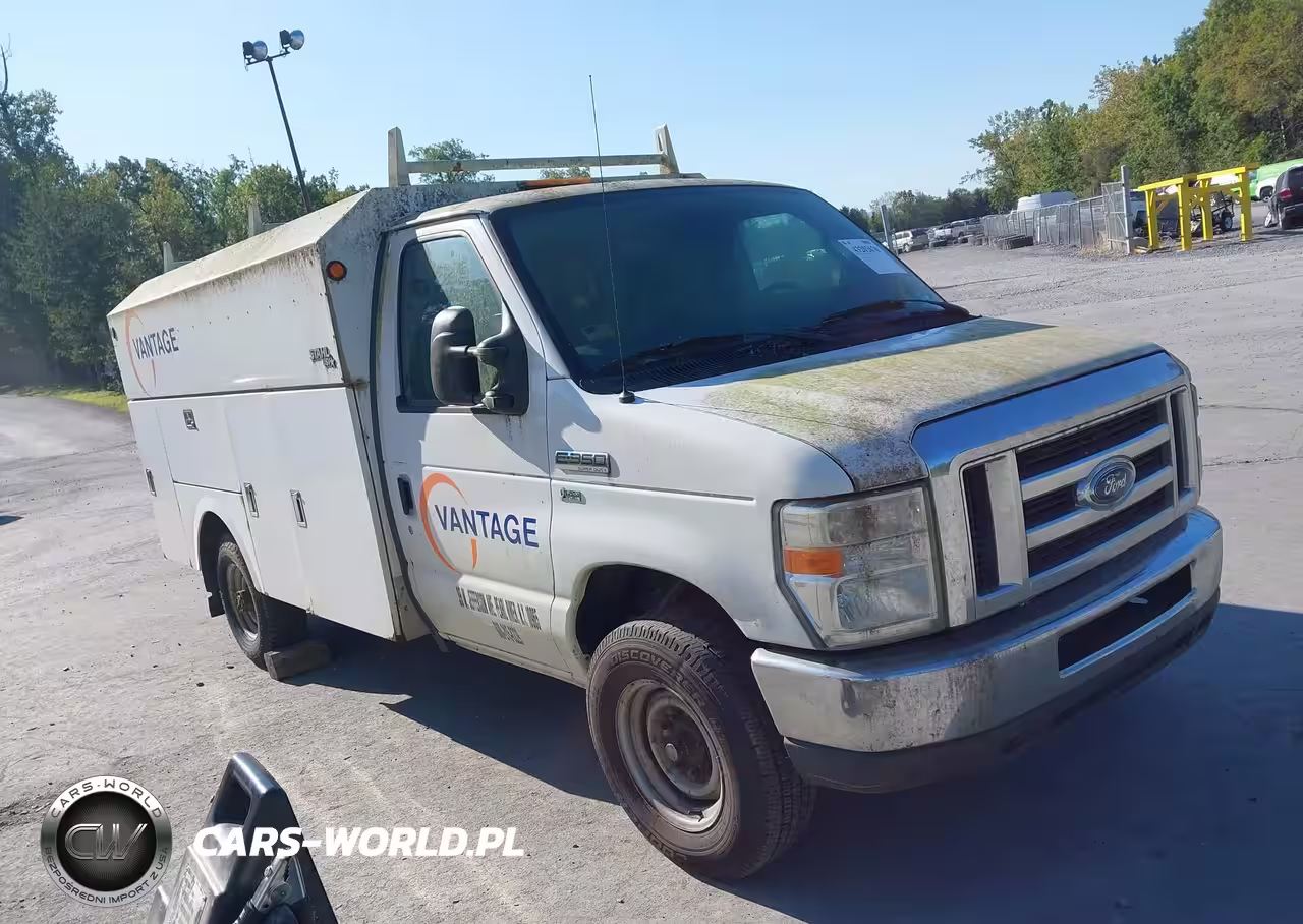 2013 Ford E-350 Cutaway