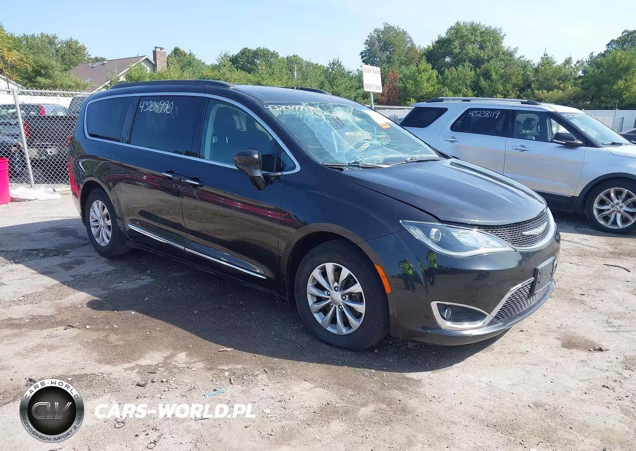 2017 Chrysler Pacifica Touring-L