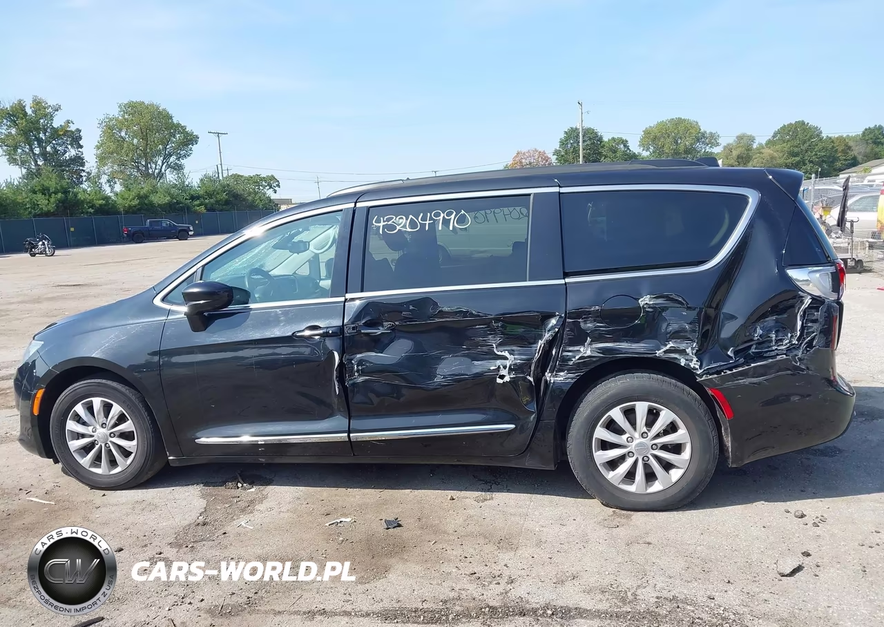 2017 Chrysler Pacifica Touring-L VIN:2C4RC1BG4HR795053 - 14