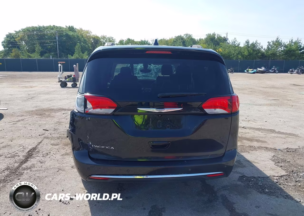 2017 Chrysler Pacifica Touring-L VIN:2C4RC1BG4HR795053 - 16