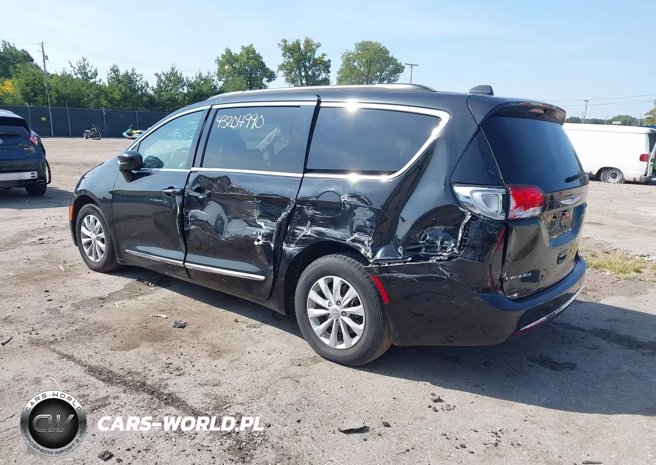 2017 Chrysler Pacifica Touring-L VIN:2C4RC1BG4HR795053 - 3