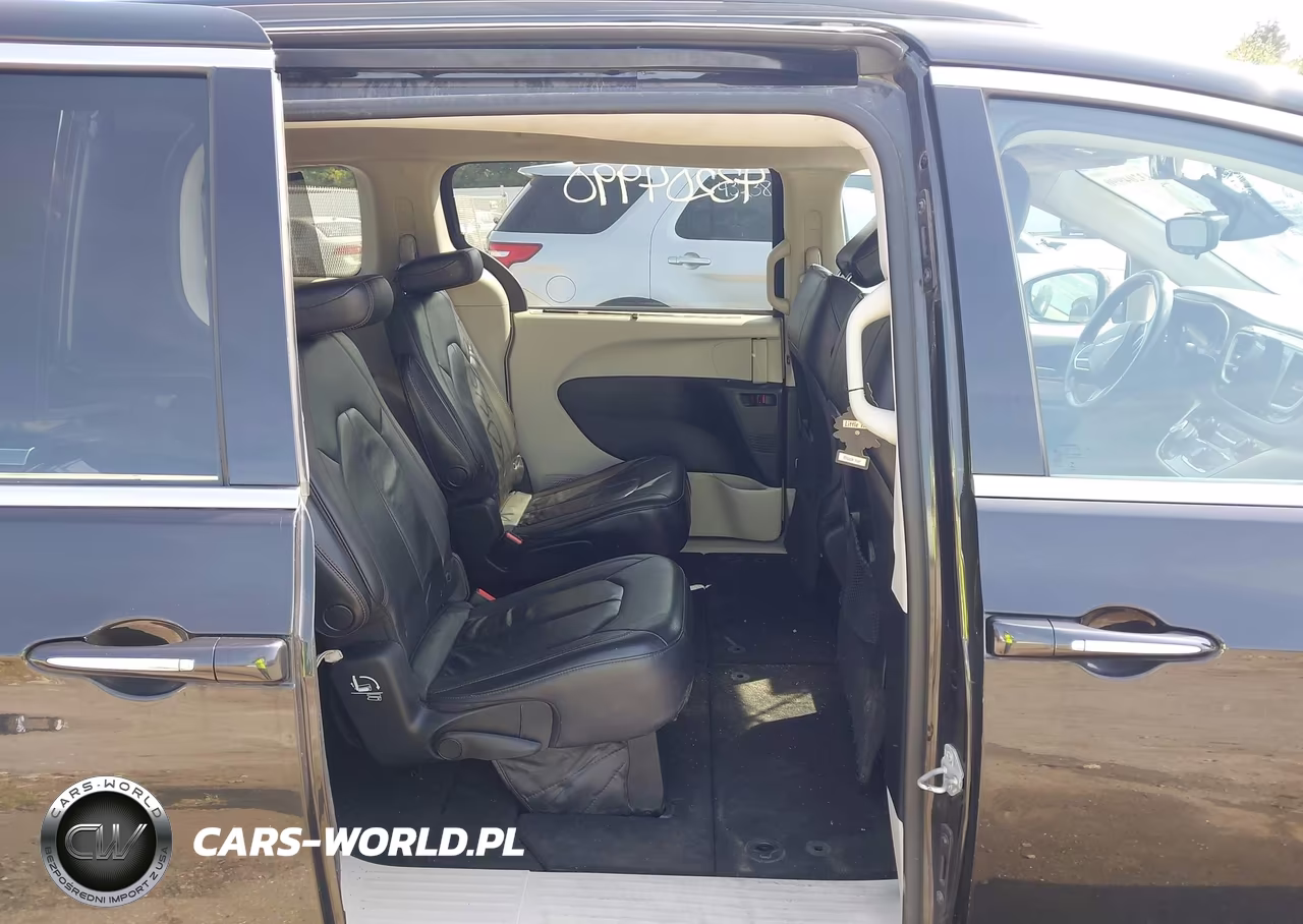 2017 Chrysler Pacifica Touring-L VIN:2C4RC1BG4HR795053 - 8
