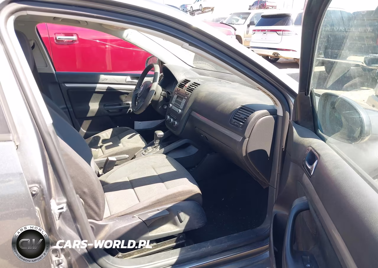 2010 Volkswagen Jetta S VIN:3VWJZ7AJ3AM099581 - 5
