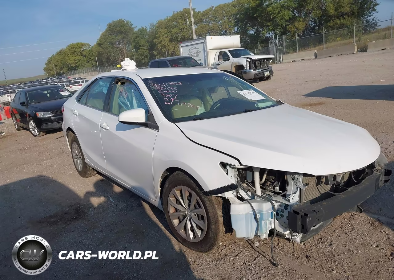 2015 Toyota Camry Le – zdjęcie 1 z 16