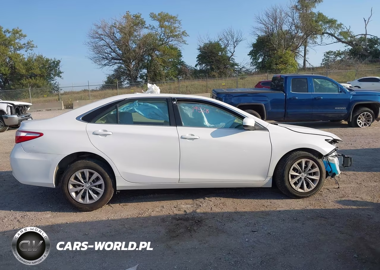 2015 Toyota Camry Le VIN:4T1BF1FK1FU097342 - 13