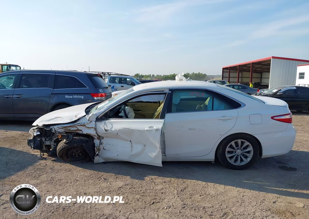 2015 Toyota Camry Le VIN:4T1BF1FK1FU097342 - 14
