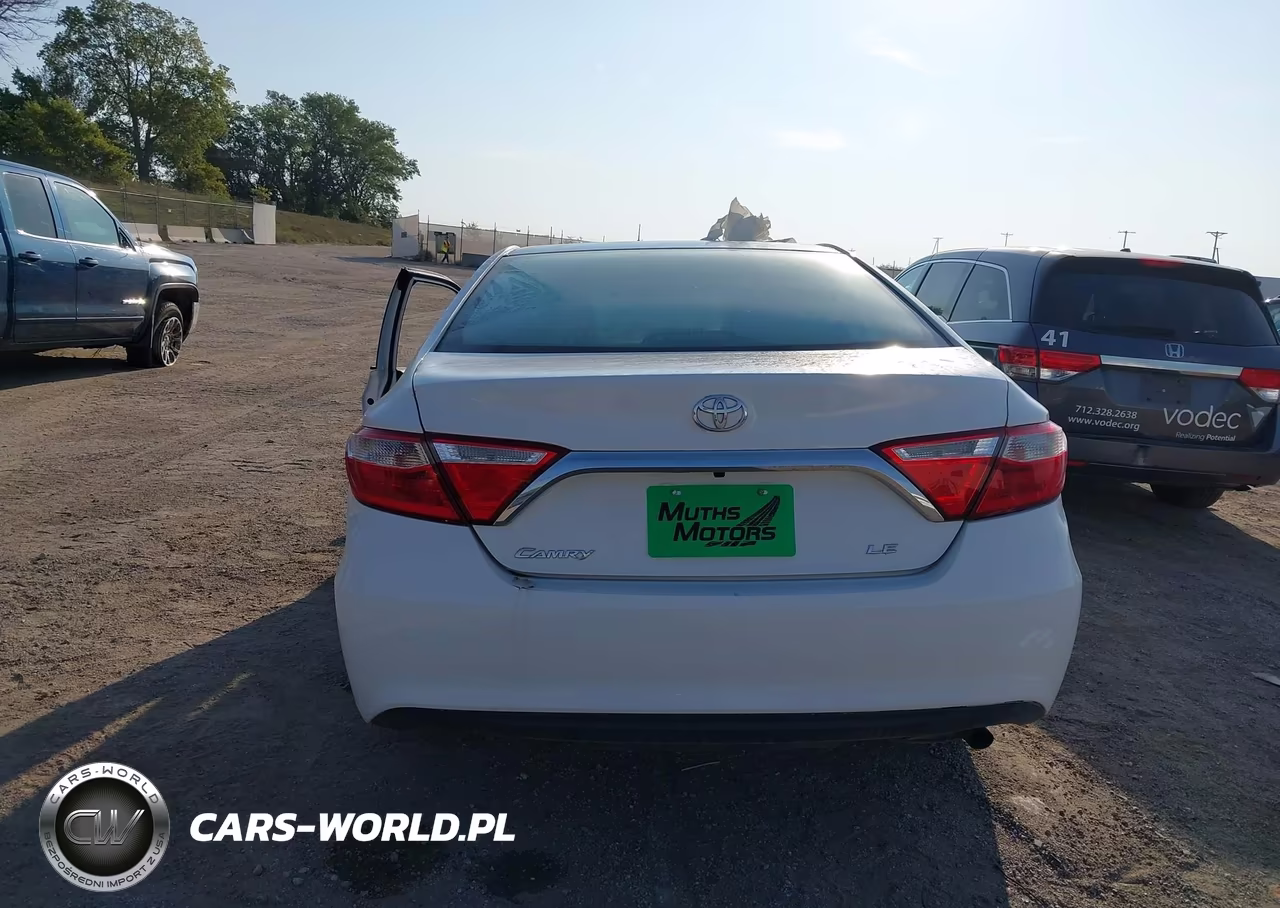 2015 Toyota Camry Le VIN:4T1BF1FK1FU097342 - 16