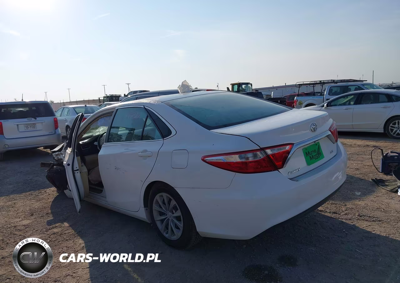 2015 Toyota Camry Le VIN:4T1BF1FK1FU097342 - 3