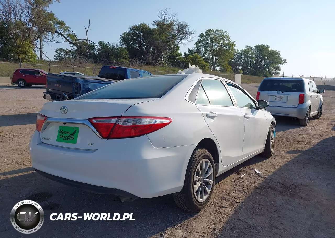 2015 Toyota Camry Le VIN:4T1BF1FK1FU097342 - 4