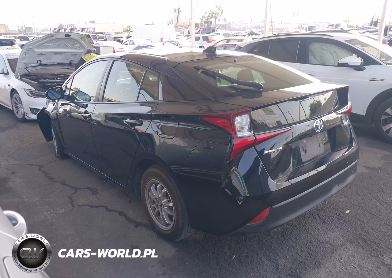 2021 Toyota Prius Le VIN:JTDKAMFU6M3143241 - 3