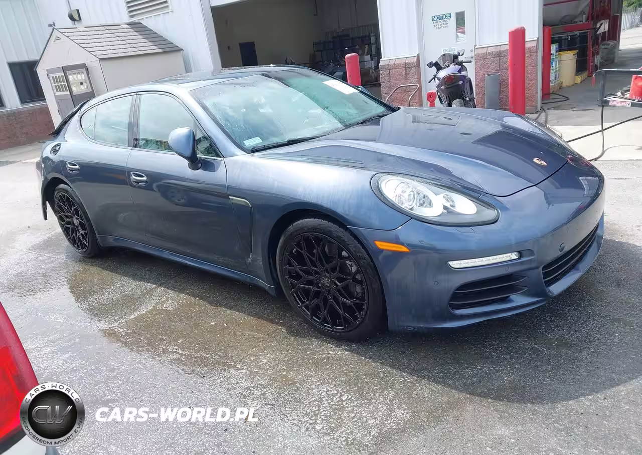 2015 Porsche Panamera 4