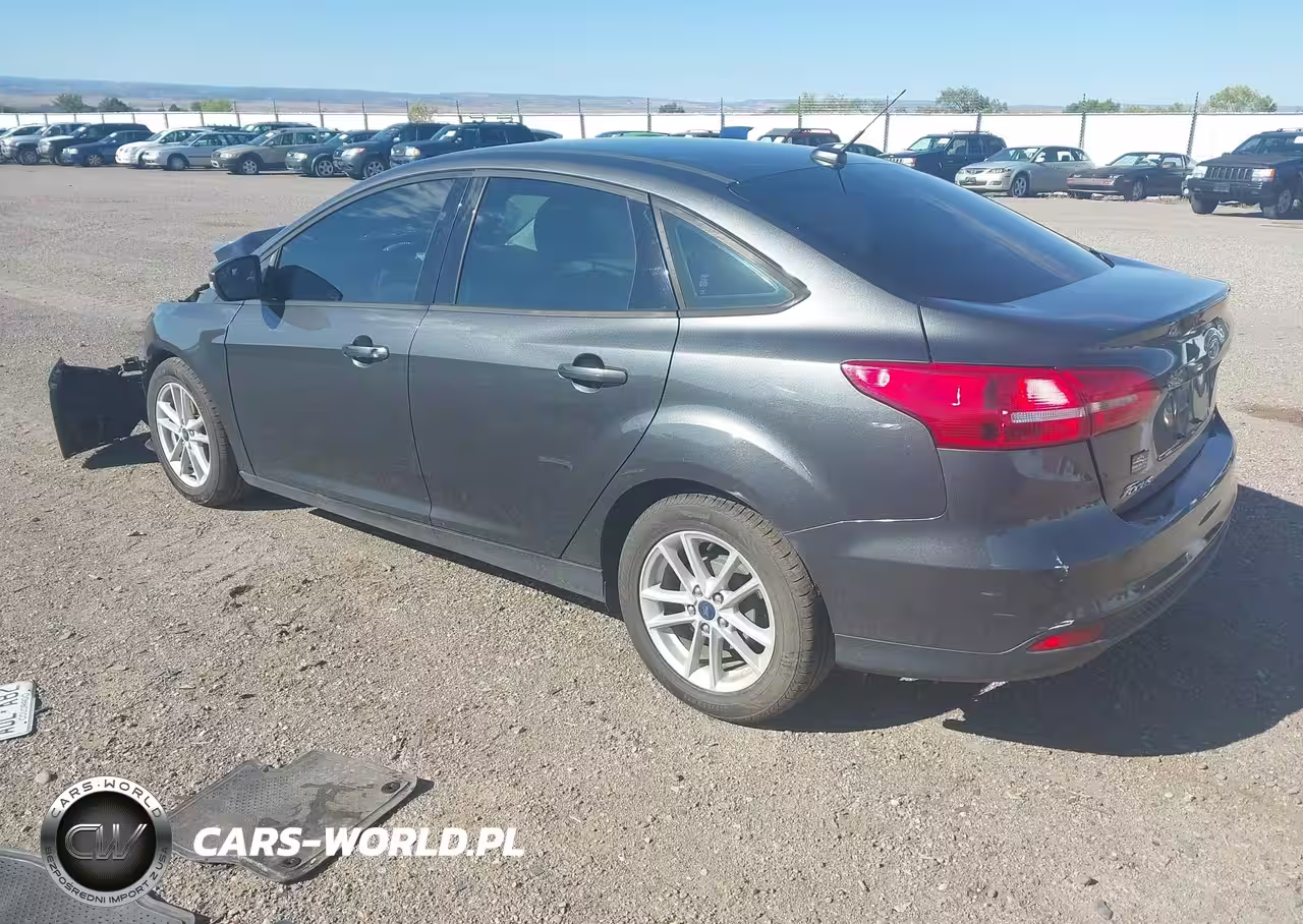 2017 Ford Focus Se VIN:1FADP3F2XHL277178 - 3