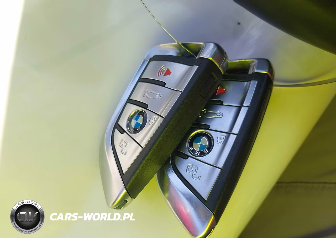 2022 BMW M8 Competition VIN:WBSAE0C01NCH36044 - 11