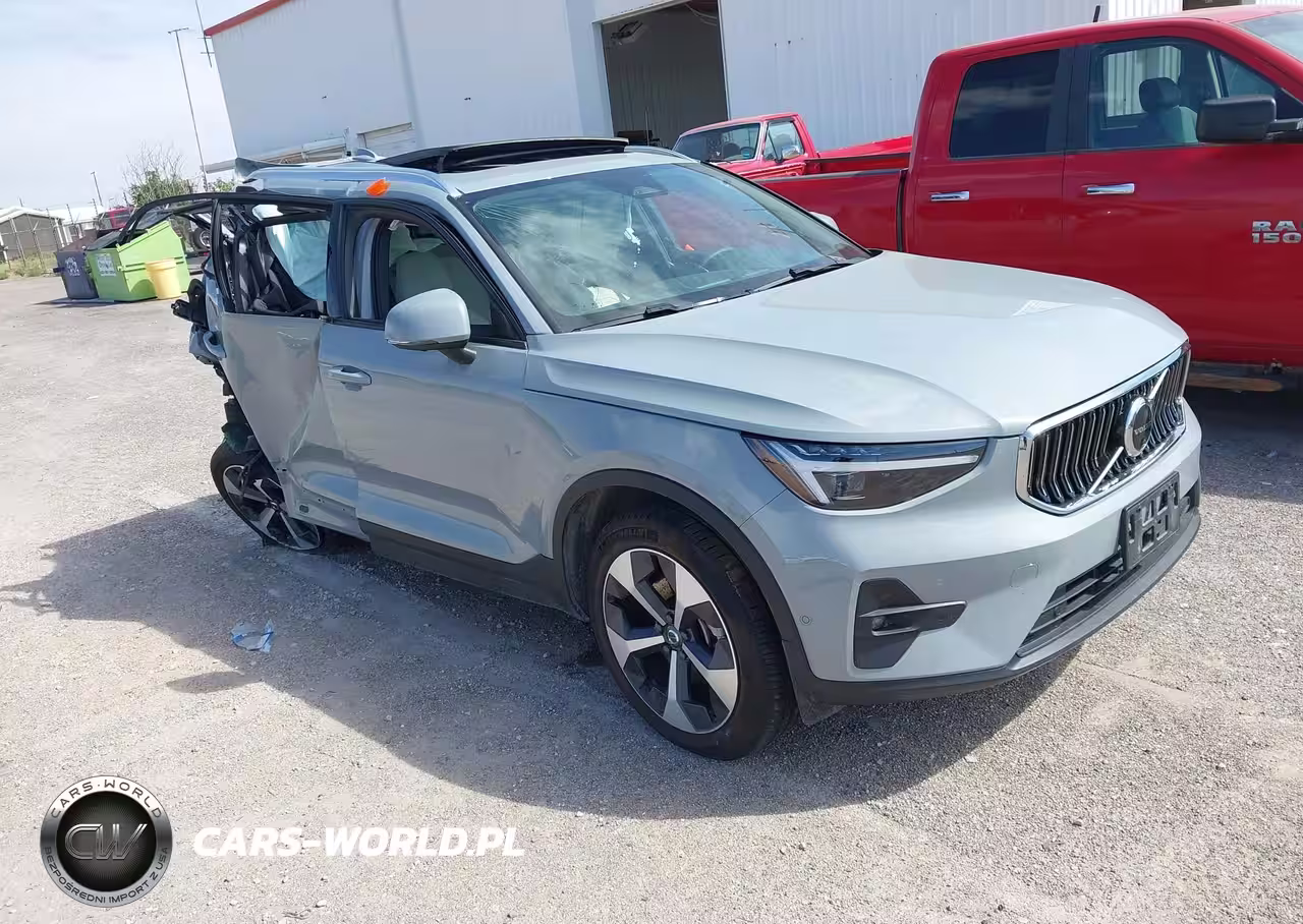 2025 Volvo Xc40 B5 Plus Bright Theme