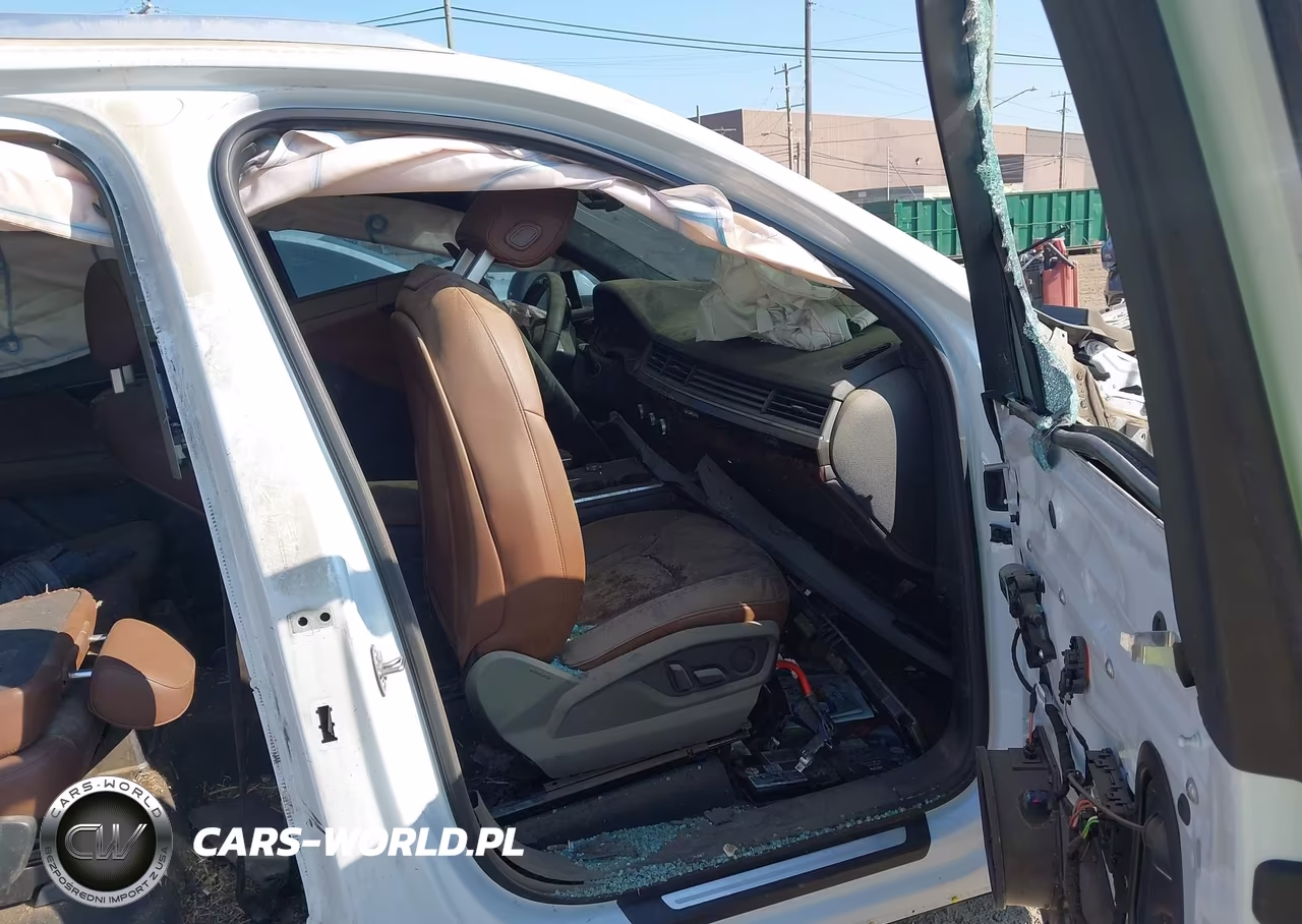 2017 Audi Q7 3.0T Premium VIN:WA1LAAF72HD013805 - 5