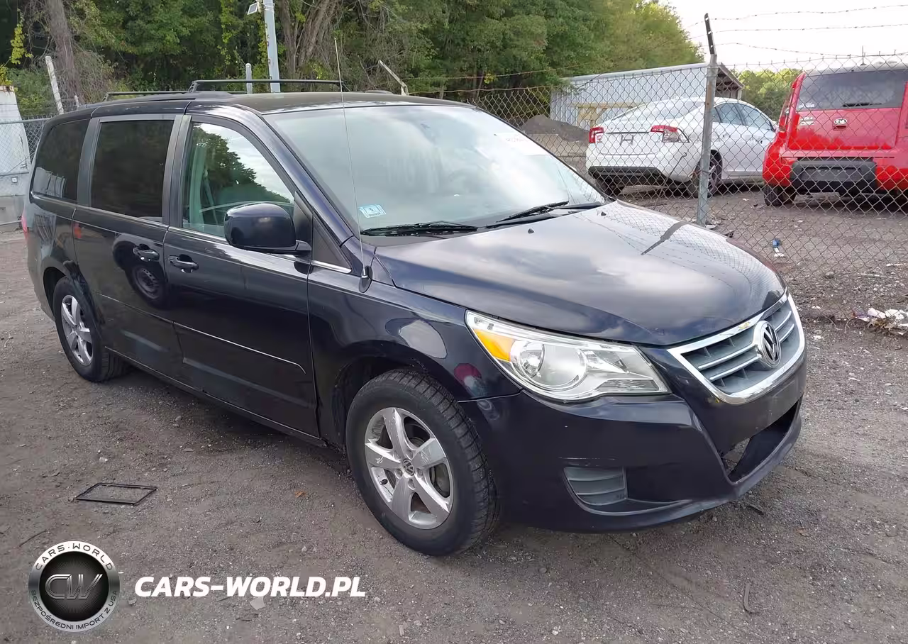 2011 Volkswagen Routan Se