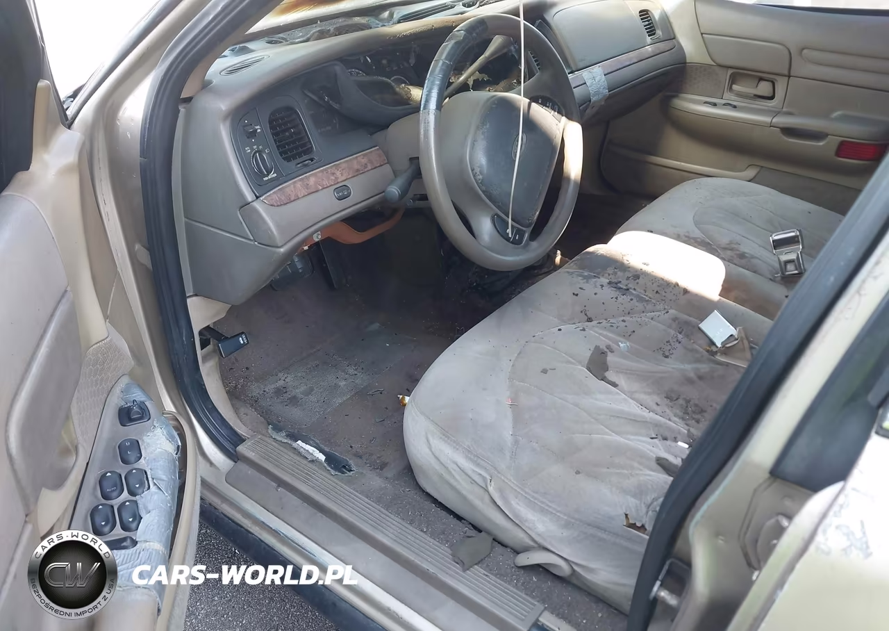 2000 Ford Crown Victoria VIN:2FAFP73W3YX213686 - 5