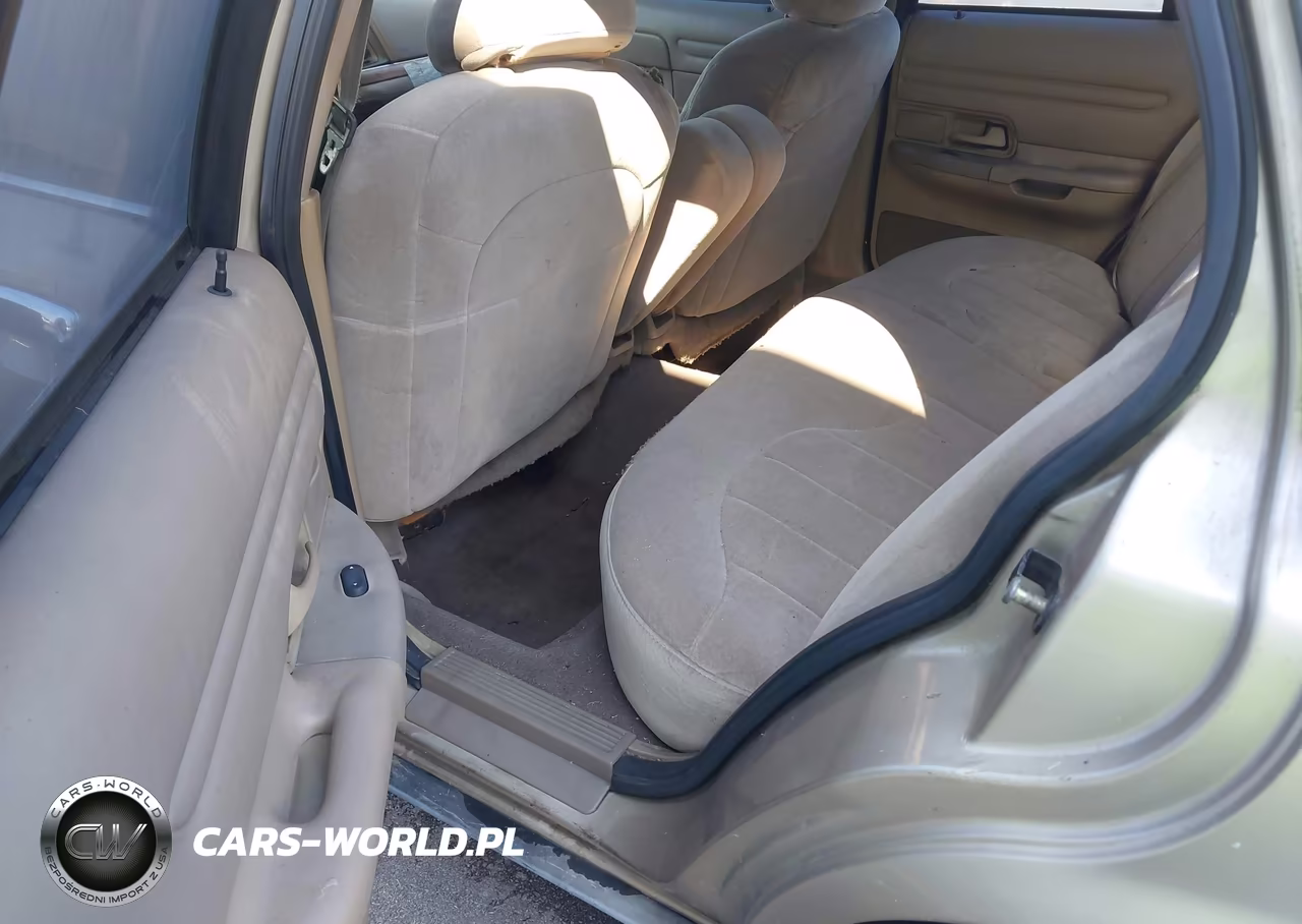 2000 Ford Crown Victoria VIN:2FAFP73W3YX213686 - 8