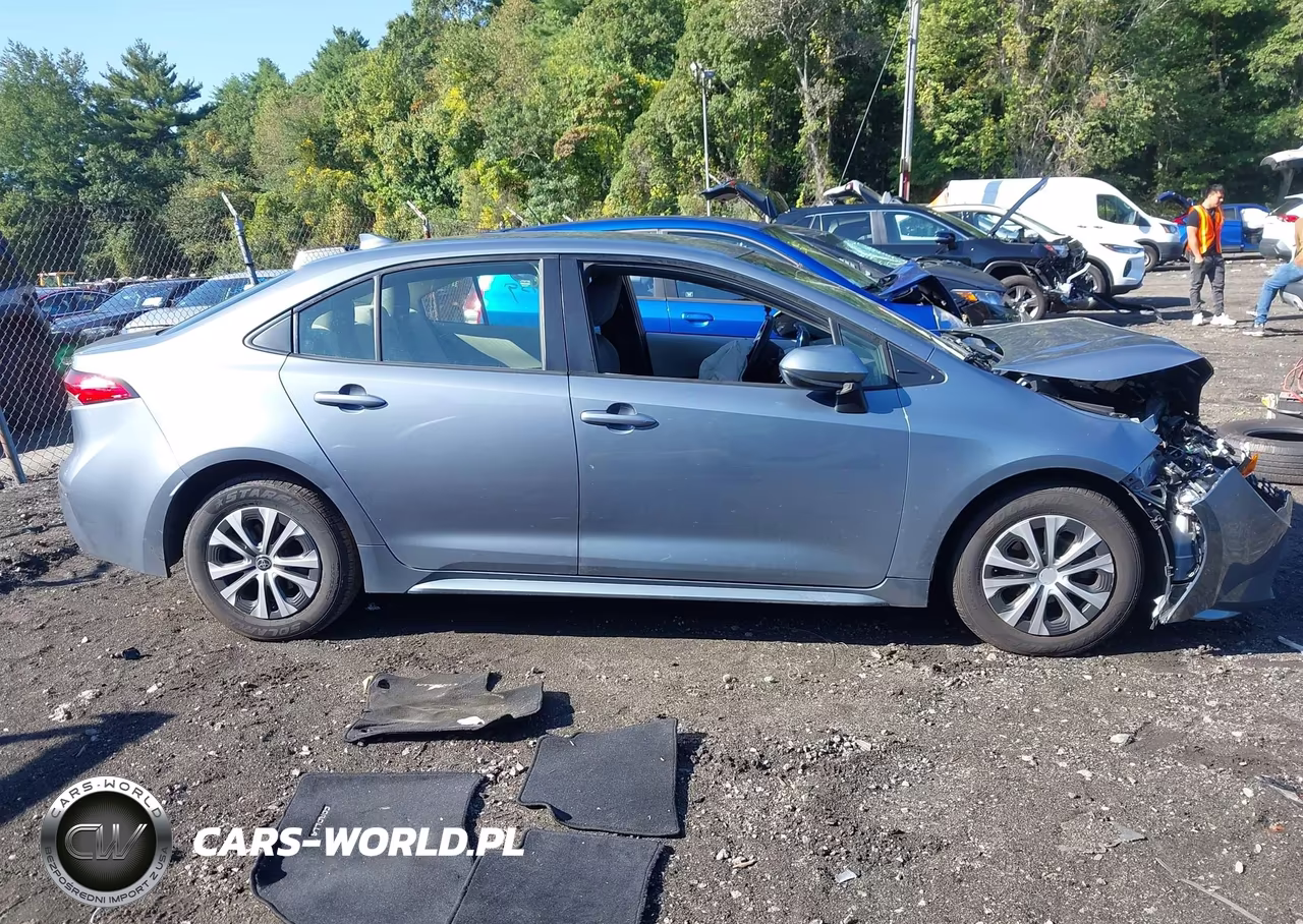 2022 Toyota Corolla Hybrid Le VIN:JTDEAMDE7N3013284 - 13