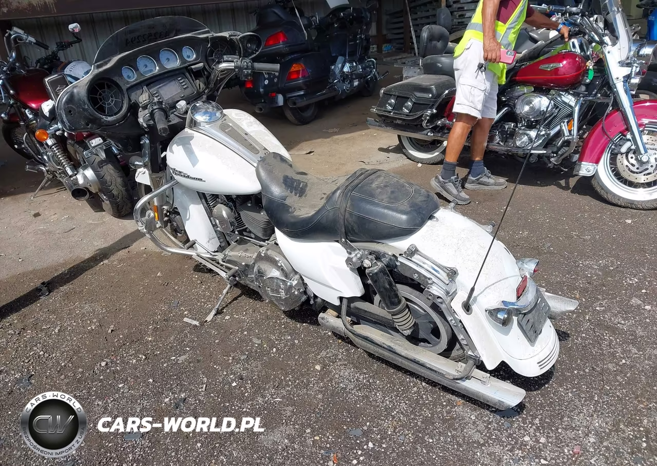 2016 Harley-Davidson Flhx Street Glide VIN:1HD1KBM1XGB666597 - 3