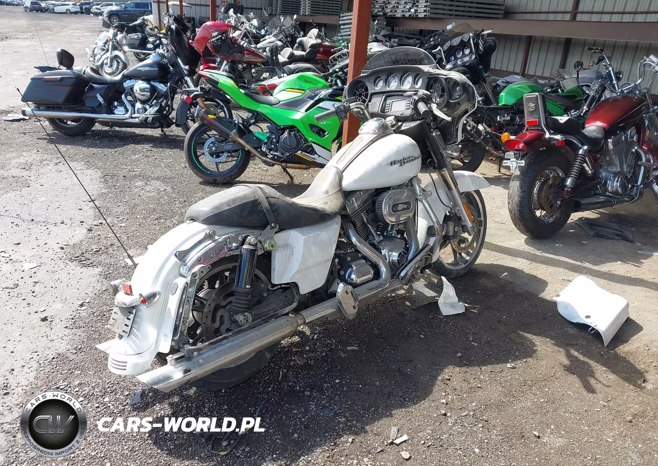 2016 Harley-Davidson Flhx Street Glide VIN:1HD1KBM1XGB666597 - 4