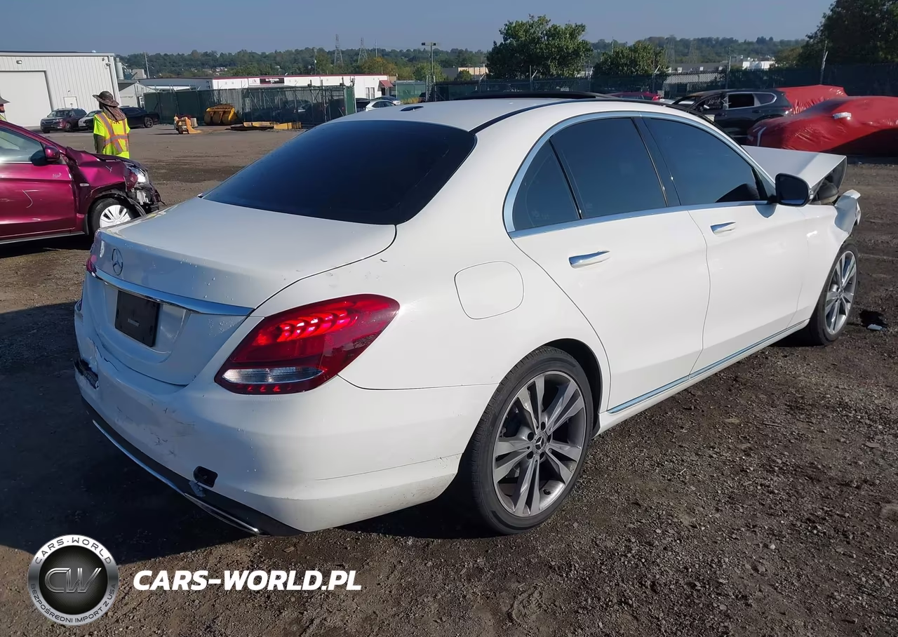 2018 Mercedes-Benz C 300 VIN:55SWF4JB3JU241794 - 4