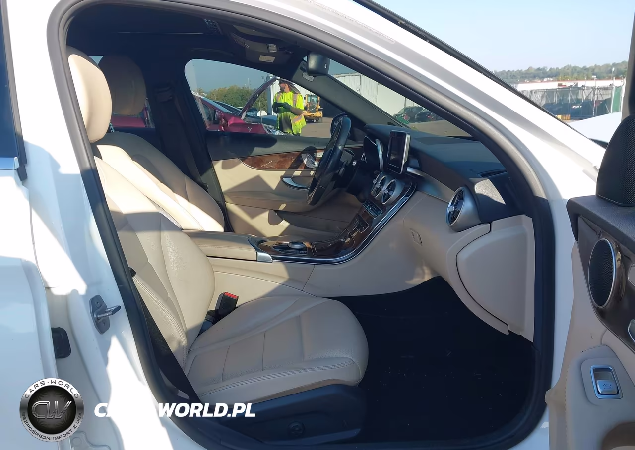 2018 Mercedes-Benz C 300 VIN:55SWF4JB3JU241794 - 5