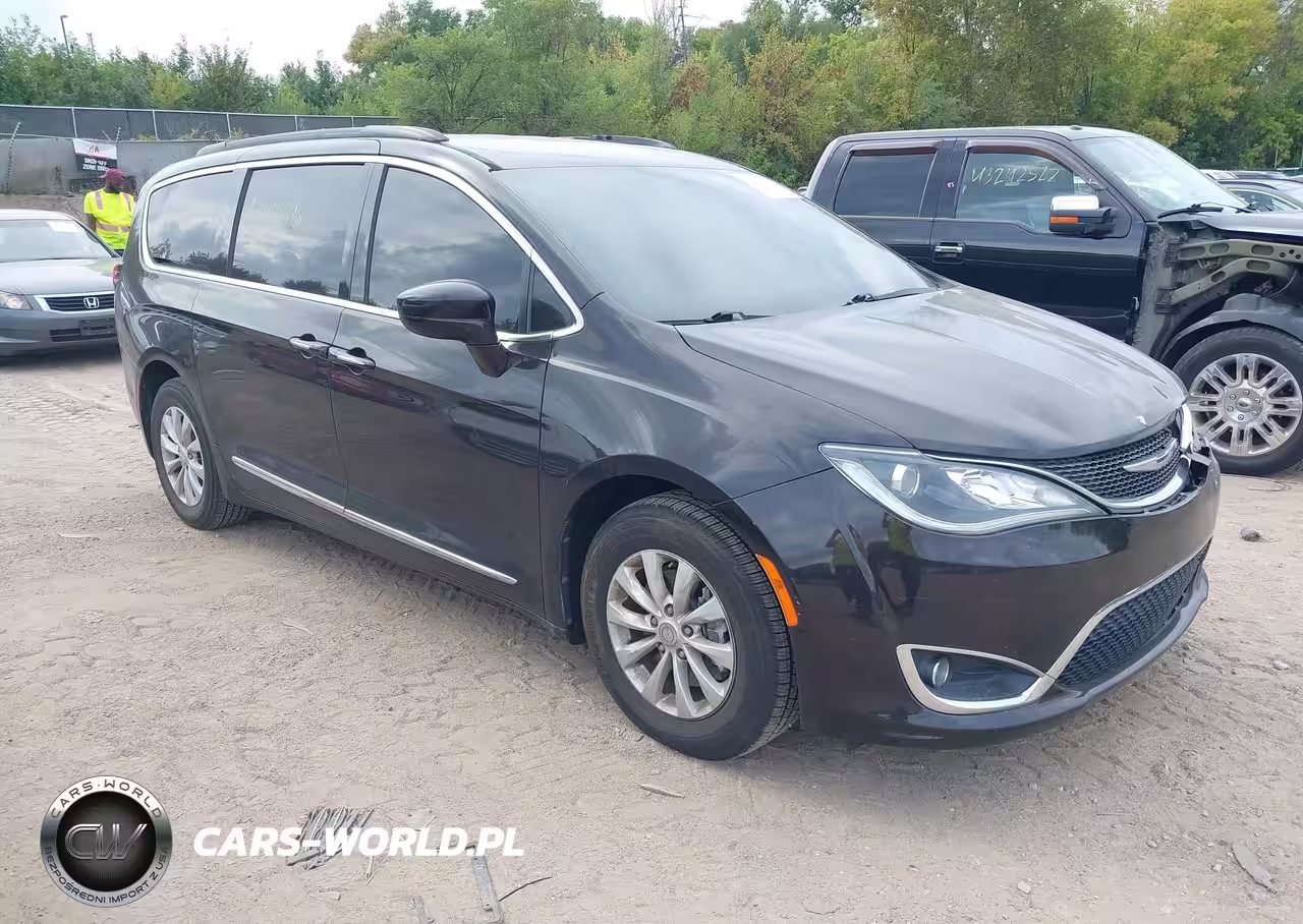 2017 Chrysler Pacifica Touring-L
