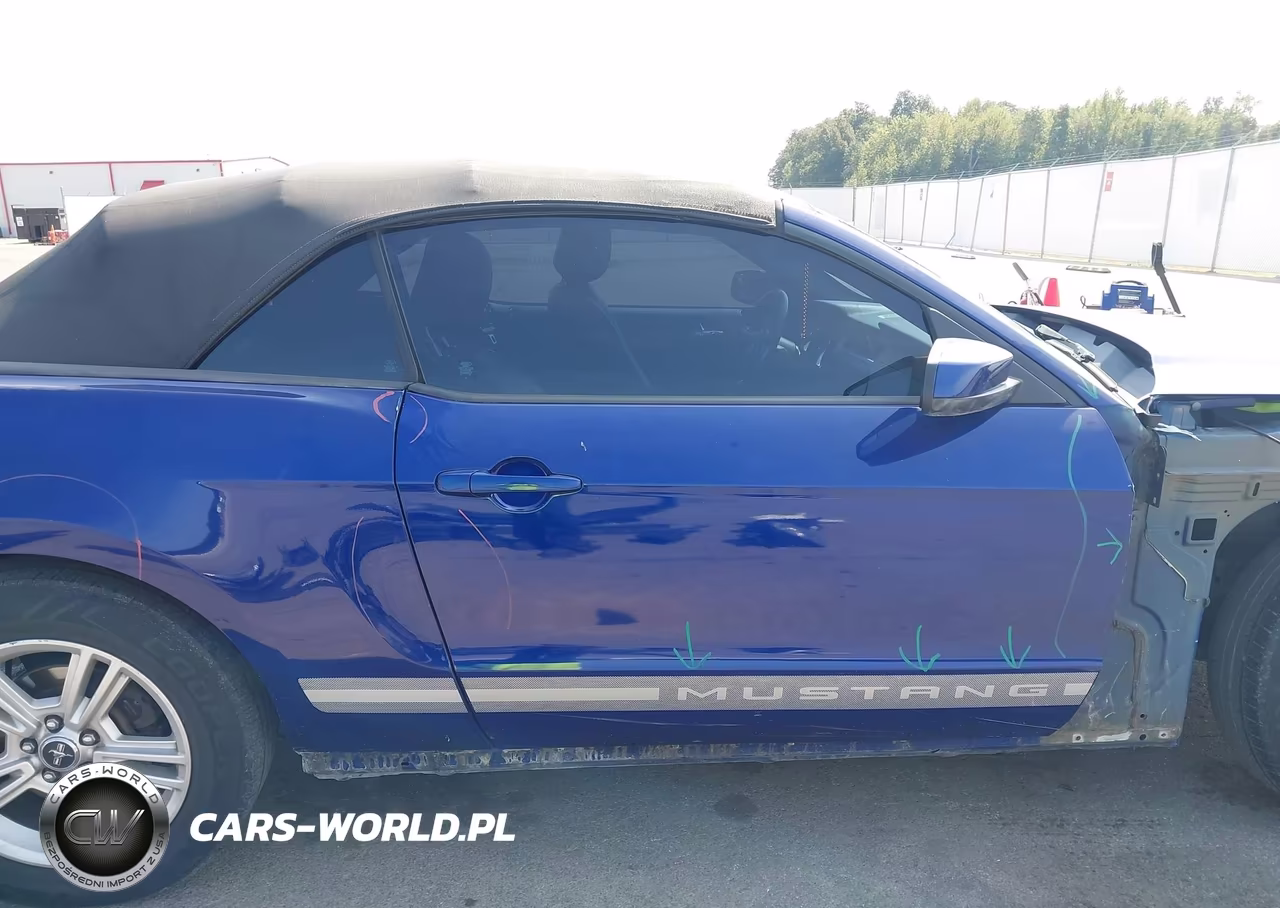 2014 Ford Mustang V6 Premium VIN:1ZVBP8EM3E5253898 - 14
